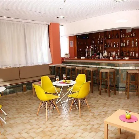 Hotel Triton Garden 3*