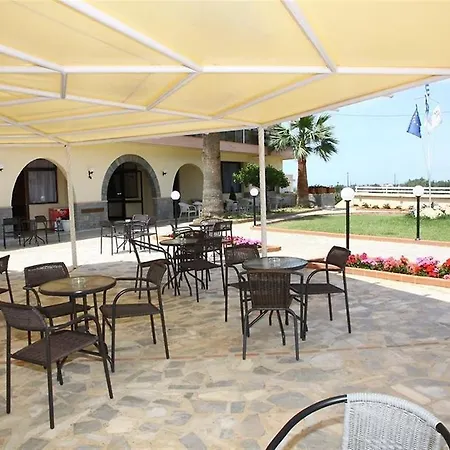 Hotel Triton Garden 3*